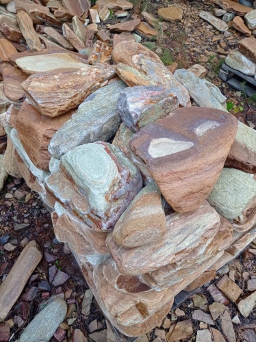 Златолит жёлтый, жёлто-зелёный глыбки и валуны для ланшафтного дизайна купить в Голицыно