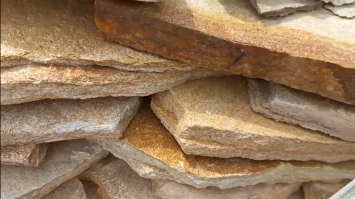 Плитняк златолит жёлтый золотистый для отмостки купить в Голицыно