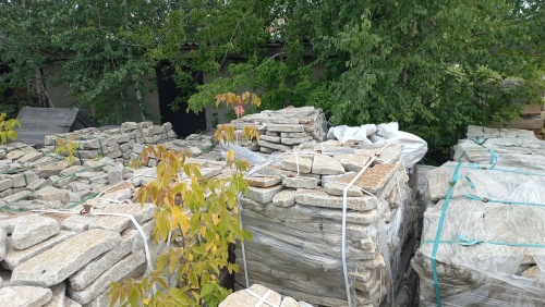 Плитняк галтованный гранитный для ландшафтного дизайна купить в Голицыно