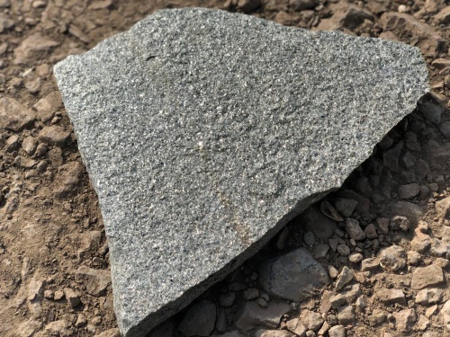 Плитняк златолит Уральский для цоколя, отмостки купить в Голицыно