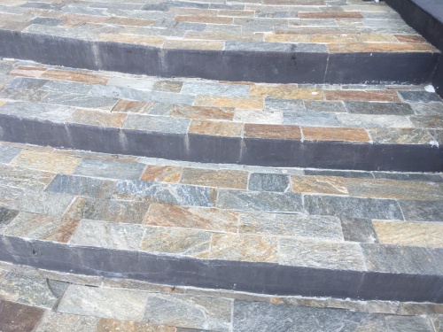 Плитка из Златолита Уральского для лестницы купить в Голицыно