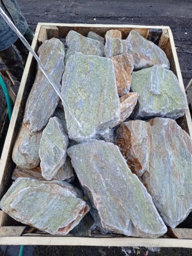 Златолит жёлтый, жёлто-зелёный глыбки и валуны для ланшафтного дизайна купить в Голицыно