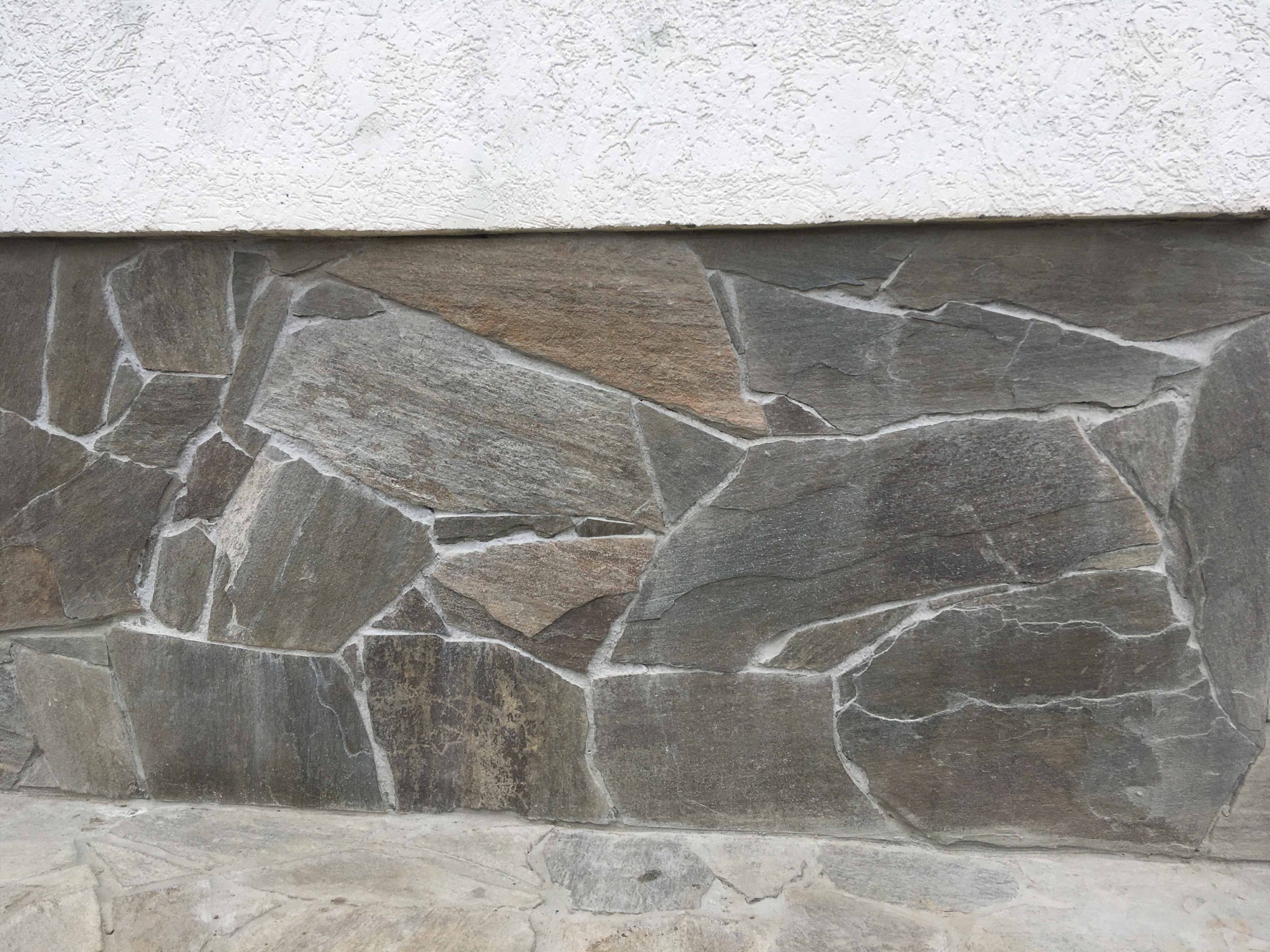 Плитняк златолит Уральский для цоколя, отмостки купить в Голицыно