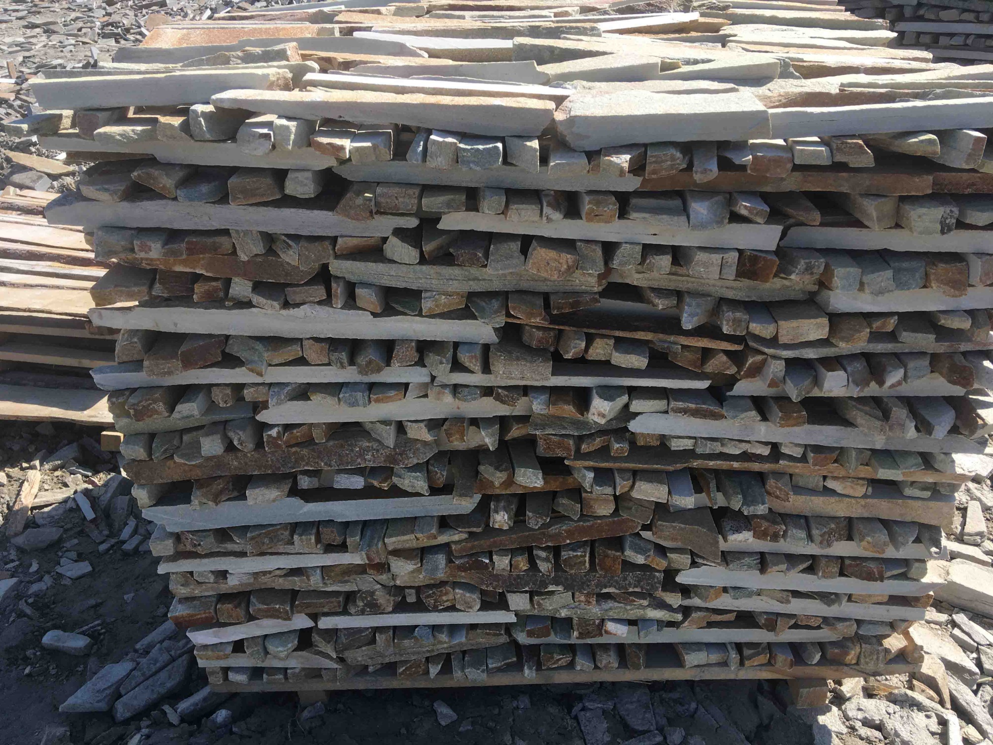 Горбушка златолит золотистый для облицовки купить в Голицыно