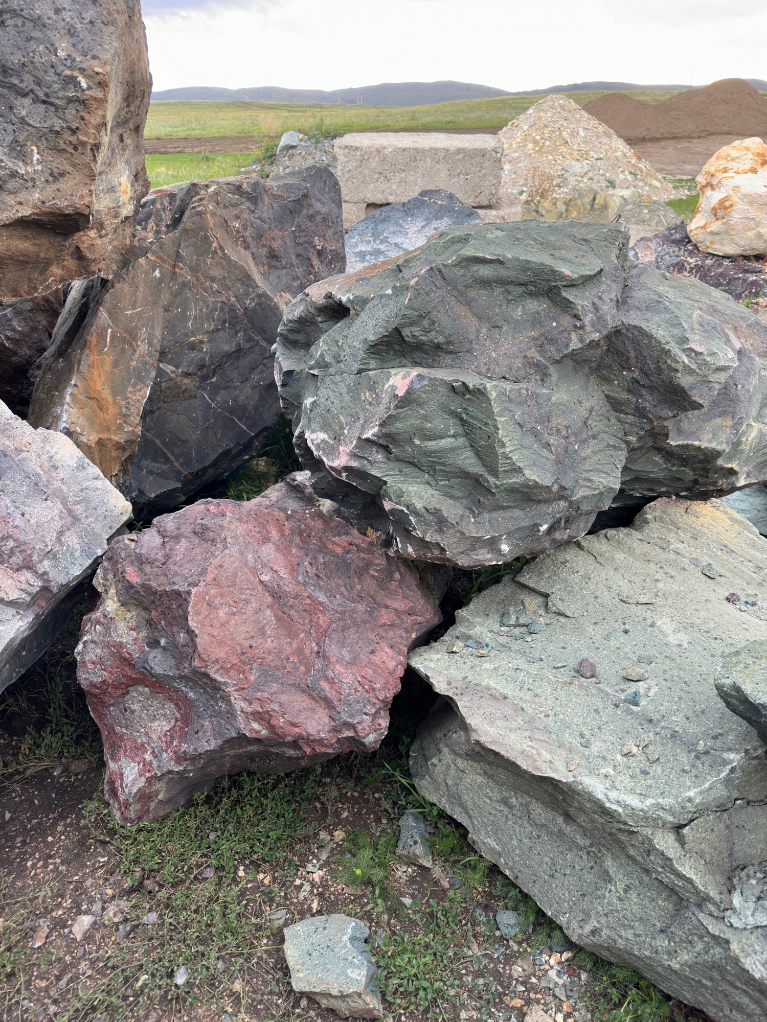 Камни для ландшафтного дизайна зелёные 10-60 килограмм купить в Голицыно