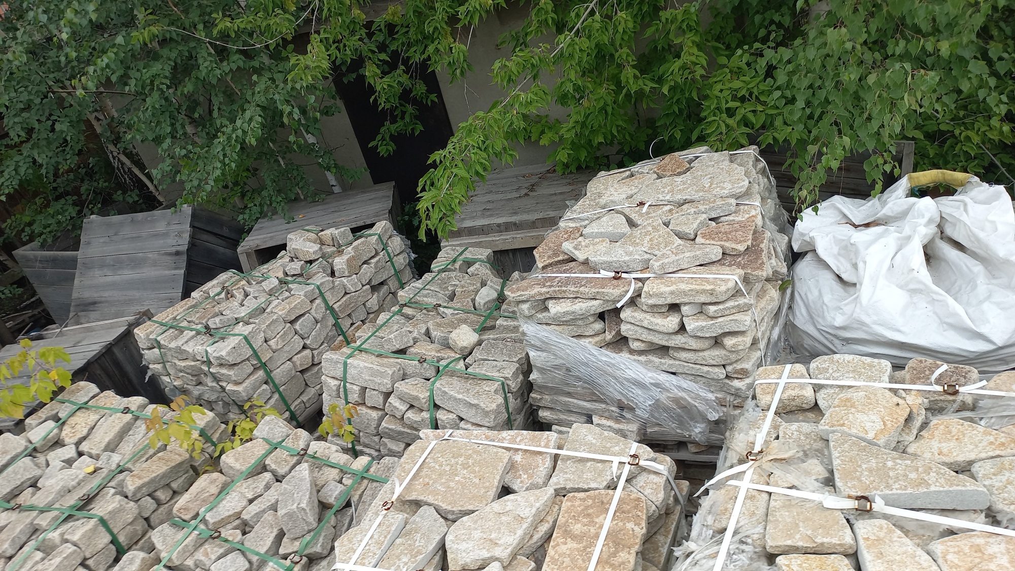 Плитняк гранитный галтованный купить в Голицыно