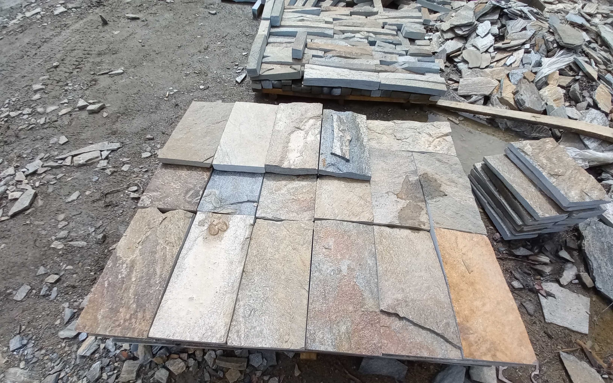 Плитка пилёная златолит Уральский для цоколя, отмостки купить в Голицыно