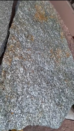 Плитняк златолит серебристый для цоколя, отмостки купить в Голицыно