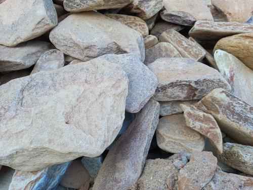 Златолит жёлтый, жёлто-зелёный глыбки и валуны для ланшафтного дизайна купить в Голицыно