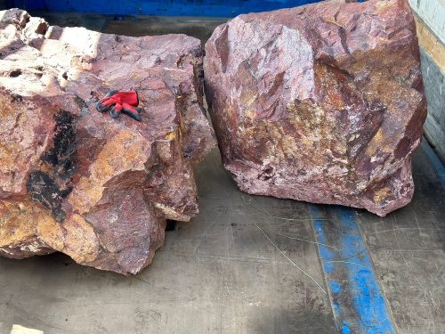 Ландшафтные глыбы красно-фиолетовые 200-1000 килограмм купить в Голицыно