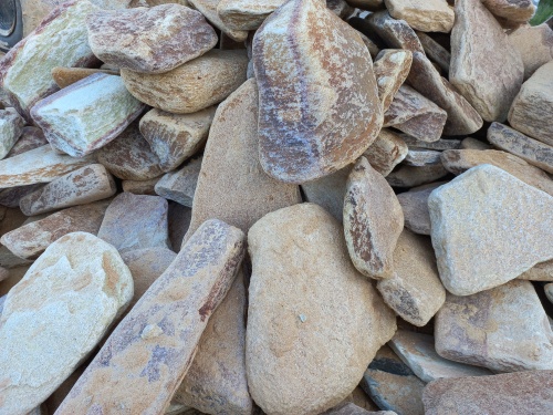 Златолит жёлтый, жёлто-зелёный глыбки и валуны для ланшафтного дизайна купить в Голицыно