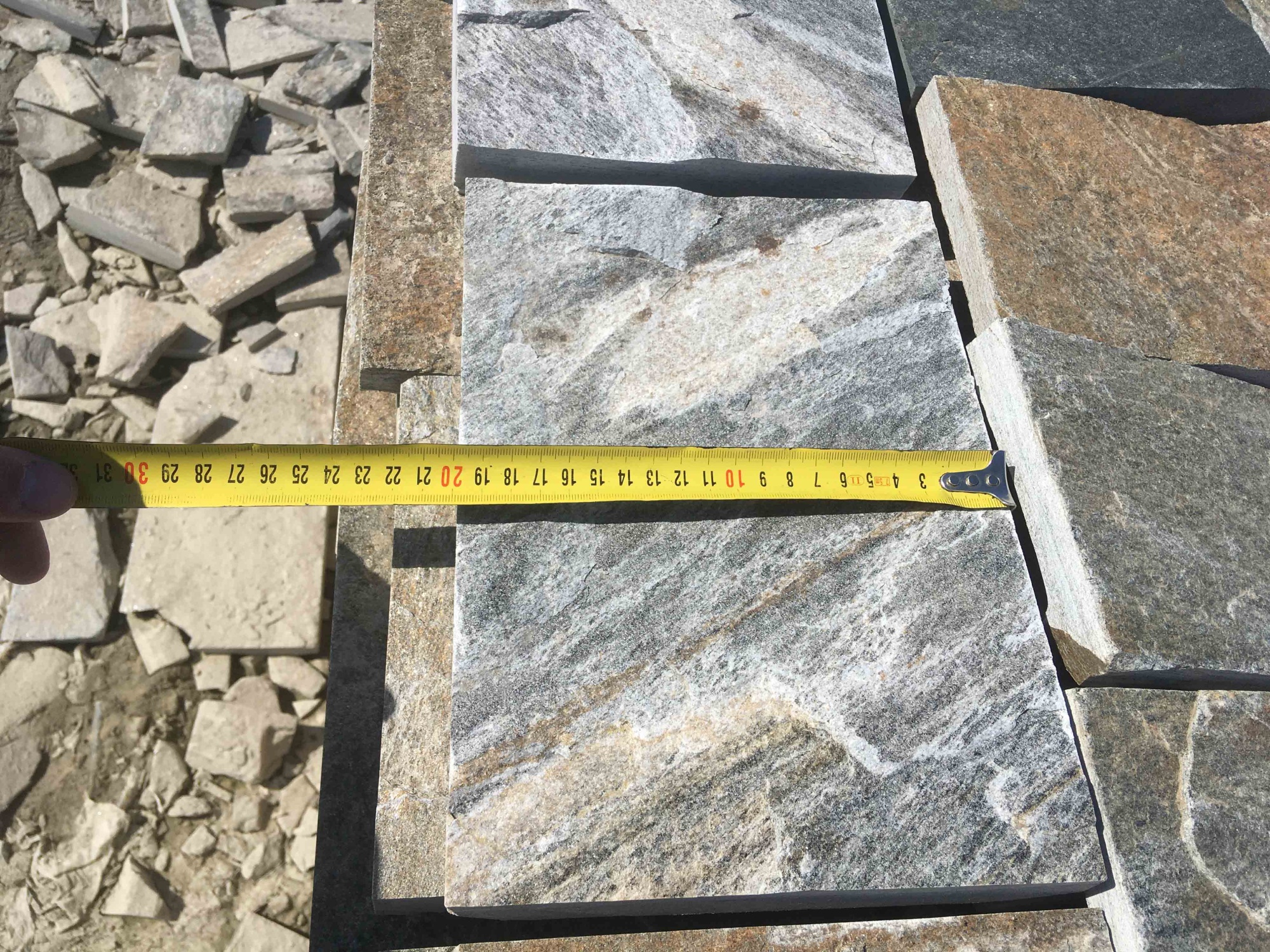 Плитка пилёная златолит Уральский для цоколя, отмостки купить в Голицыно