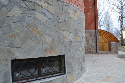 Плитняк златолит Уральский для цоколя, отмостки купить в Голицыно